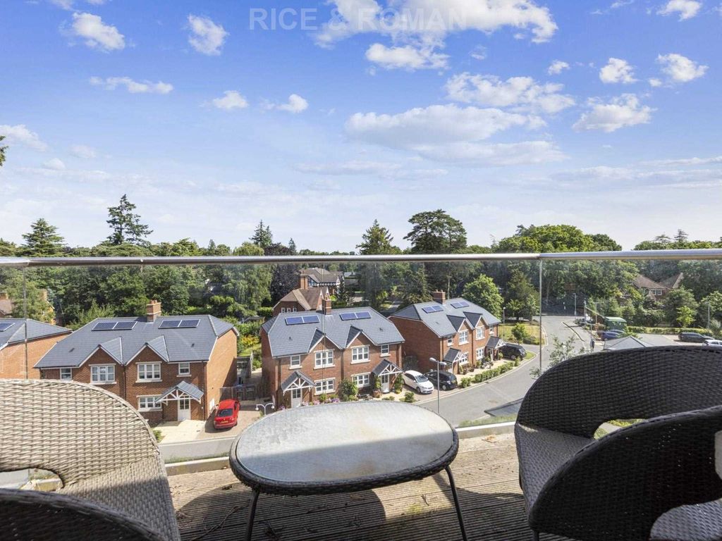 2 bed flat for sale in Lynwood Village, Ascot SL5, £400,000