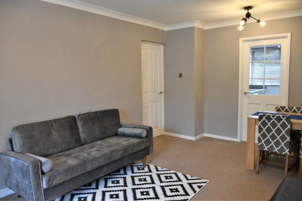 2 bed maisonette to rent in Queens Court, Stratford-Upon-Avon CV37, £1,050 pcm