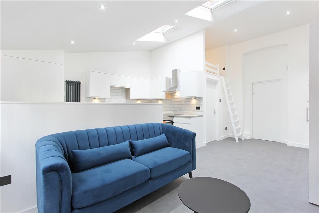 Studio to rent in Old Kent Road, London SE1, £1,350 pcm