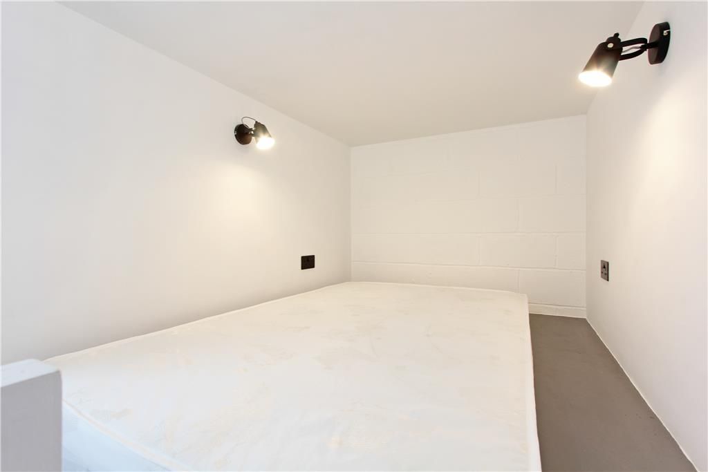 Studio to rent in Old Kent Road, London SE1, £1,350 pcm