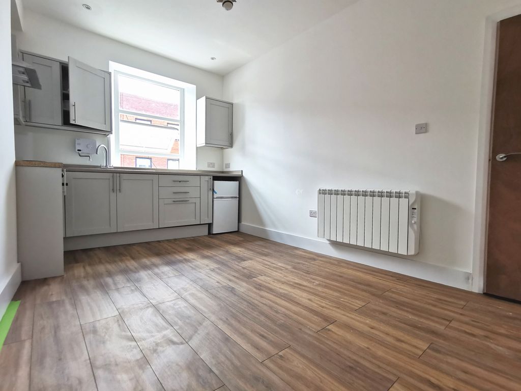 1 bed flat to rent in Salusbury Road, London NW6, £1,395 pcm