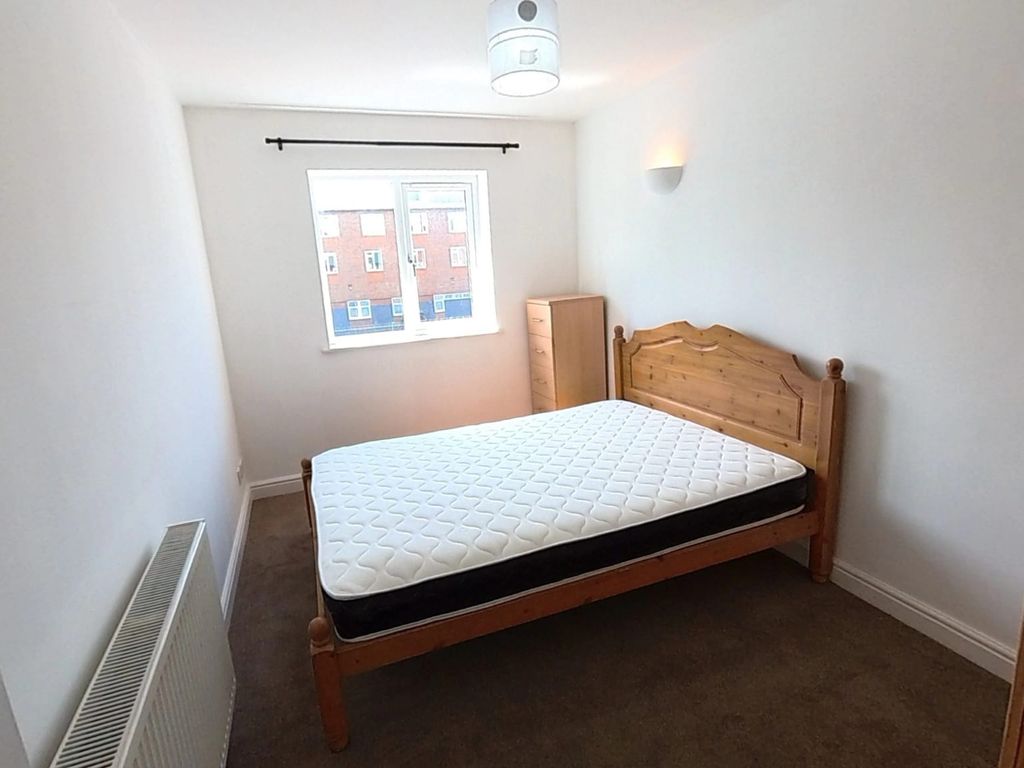 3 bed flat to rent in Hathersage Road, Manchester M13, £555 pppm