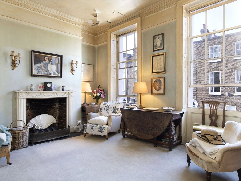 1 bed flat for sale in Smith Street, London SW3, £560,000