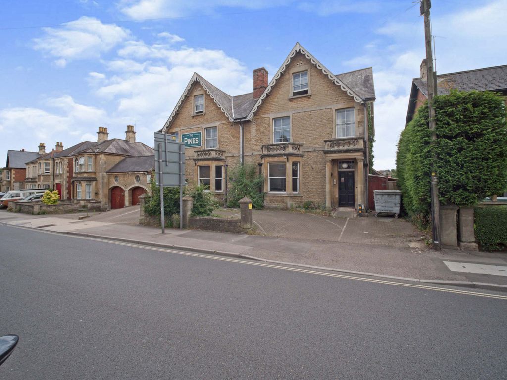 26 bed detached house for sale in 81-82 Marshfield Road, Chippenham SN15, £950,000