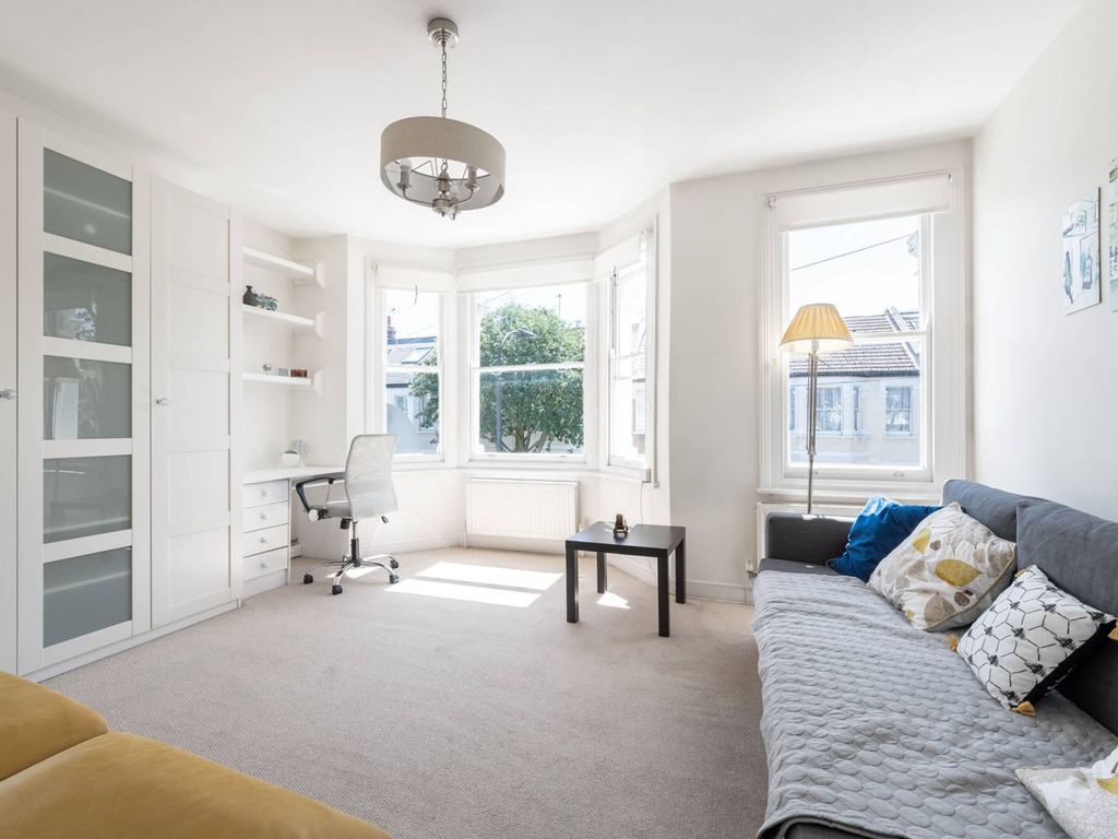 1 bed flat for sale in Ashcombe Street, South Park, London SW6, £640,000