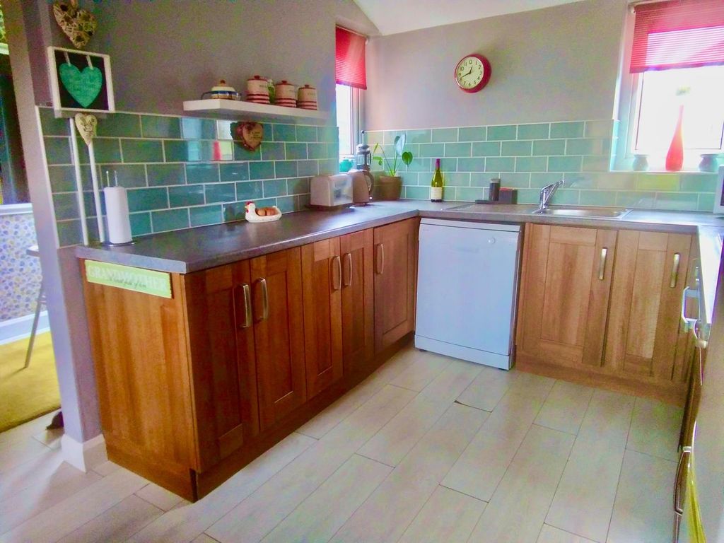 3 bed property for sale in Bretton Close, Leicester LE4, £200,000