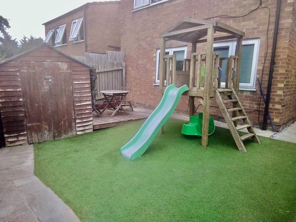 3 bed property for sale in Bretton Close, Leicester LE4, £200,000