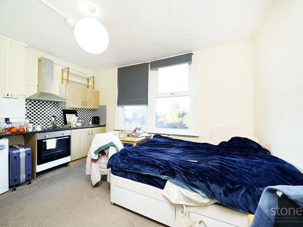 Studio to rent in Glenloch Road, London NW3, £925 pcm