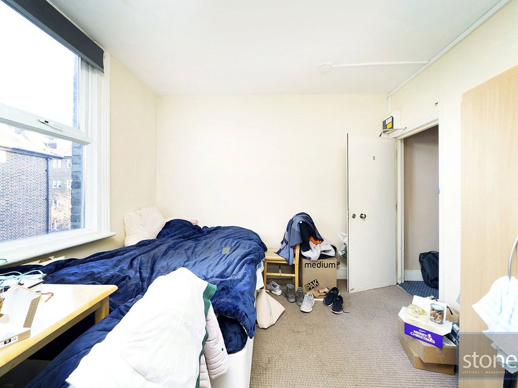 Studio to rent in Glenloch Road, London NW3, £925 pcm