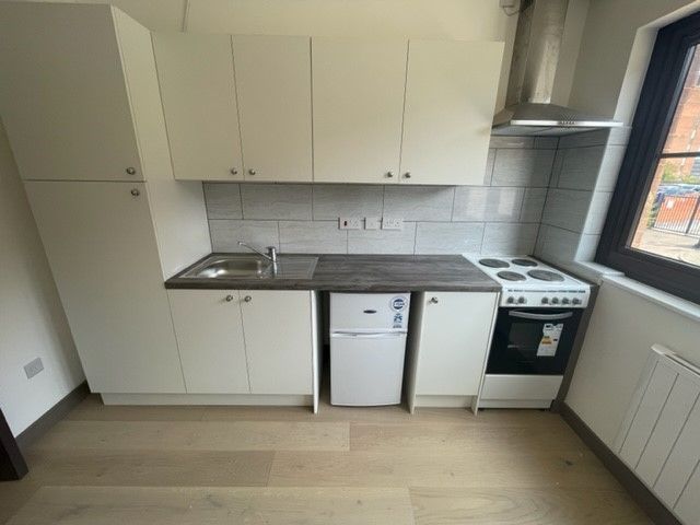 1 bed flat to rent in Rothesay Road, Luton LU1, £900 pcm