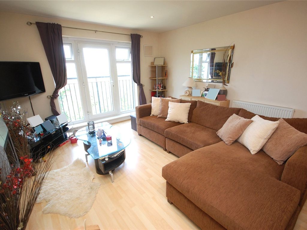 2 bed flat for sale in Hendon Lane, Finchley N3, £575,000