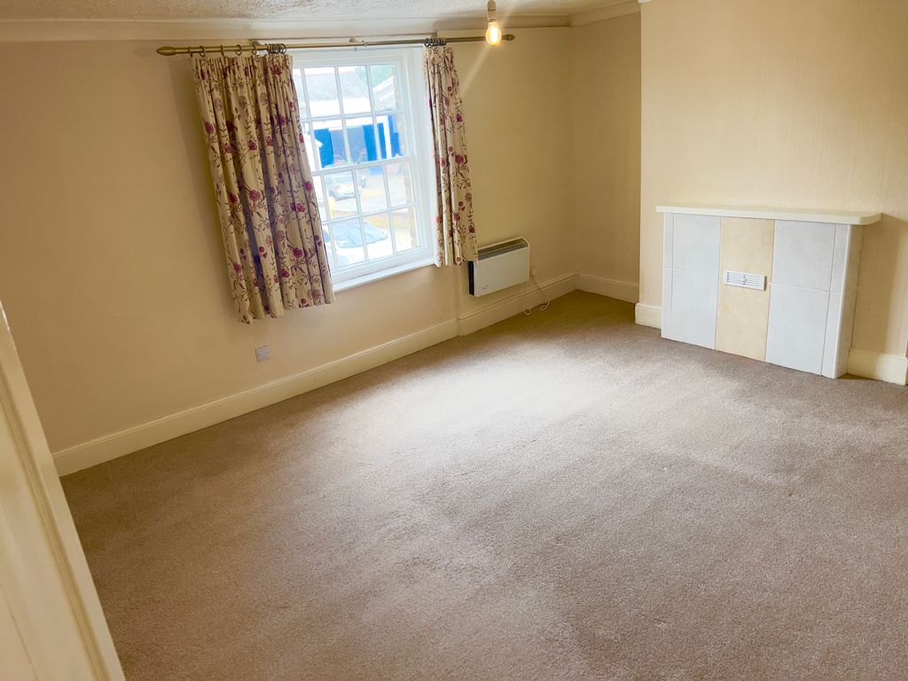 1 bed flat to rent in High Street, Chatteris PE16, £550 pcm
