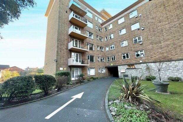 2 bed flat to rent in Belvoir Park, Poole BH13, £1,400 pcm