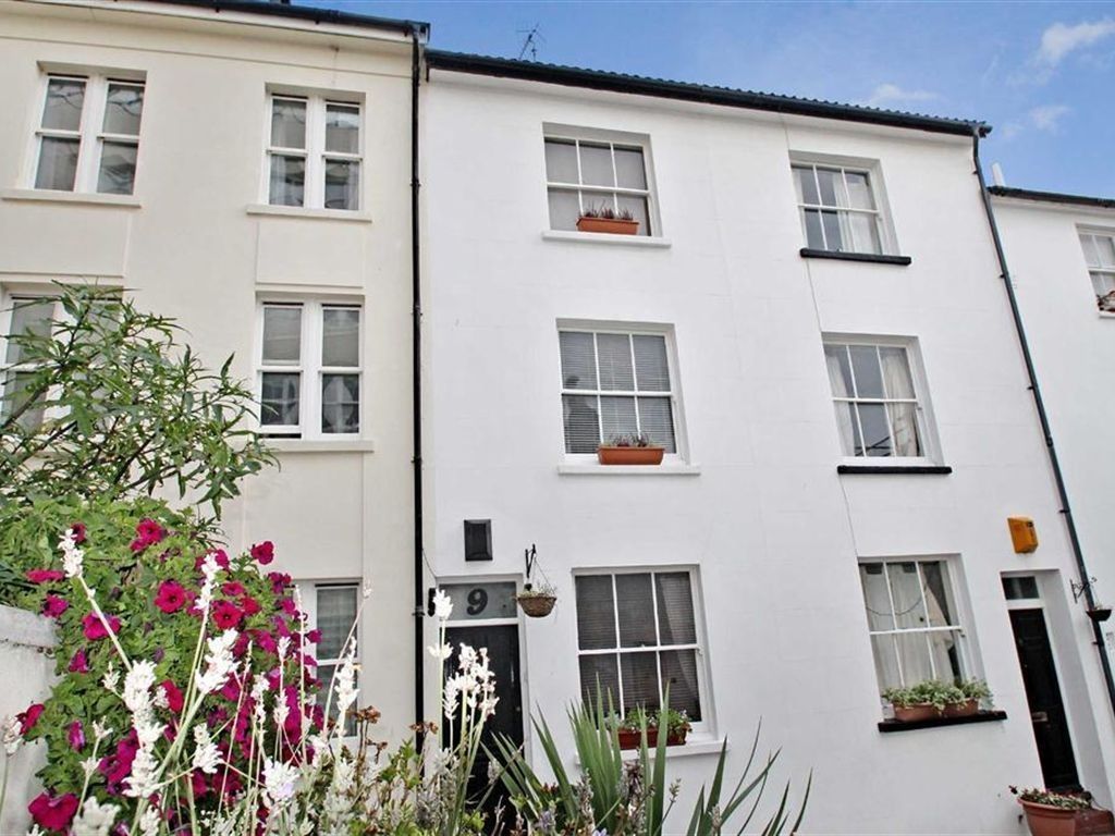 4 bed terraced house to rent in Farman Street, Hove BN3, £2,450 pcm