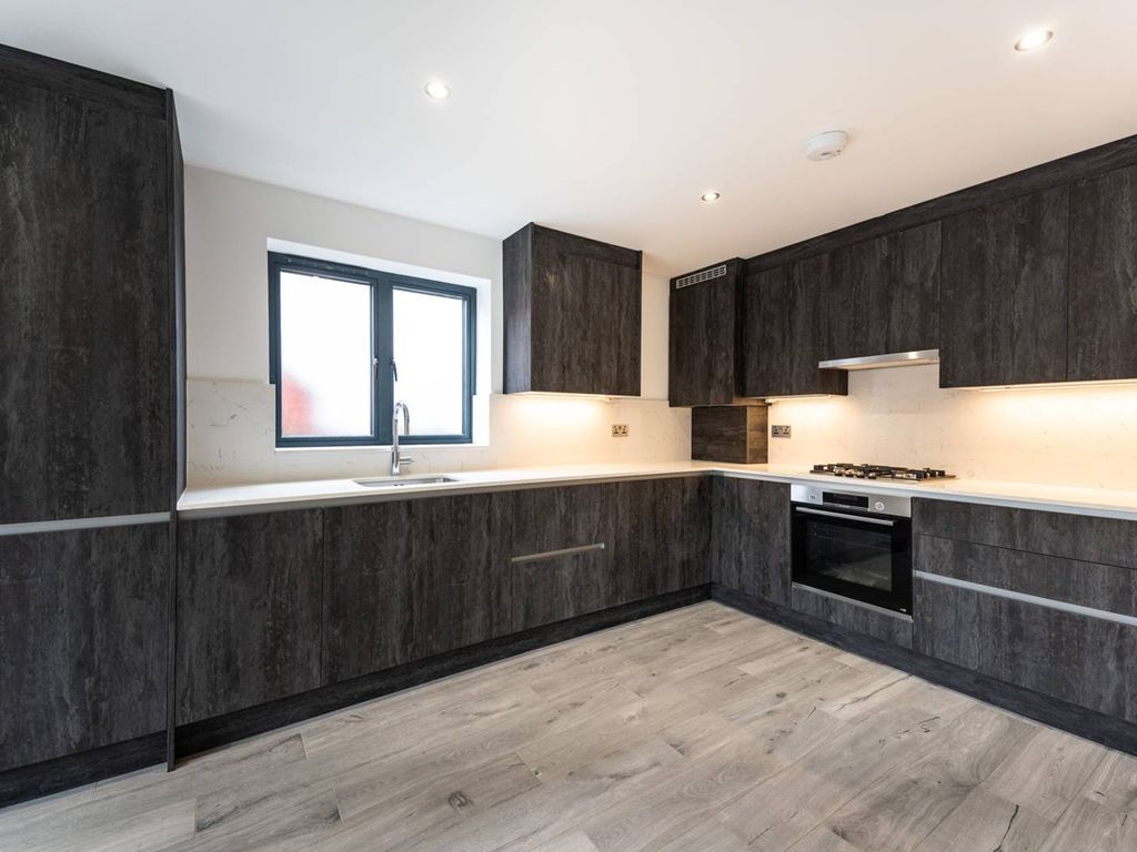 3 bed flat for sale in Draycott Avenue, Kenton, Harrow HA3, £575,000