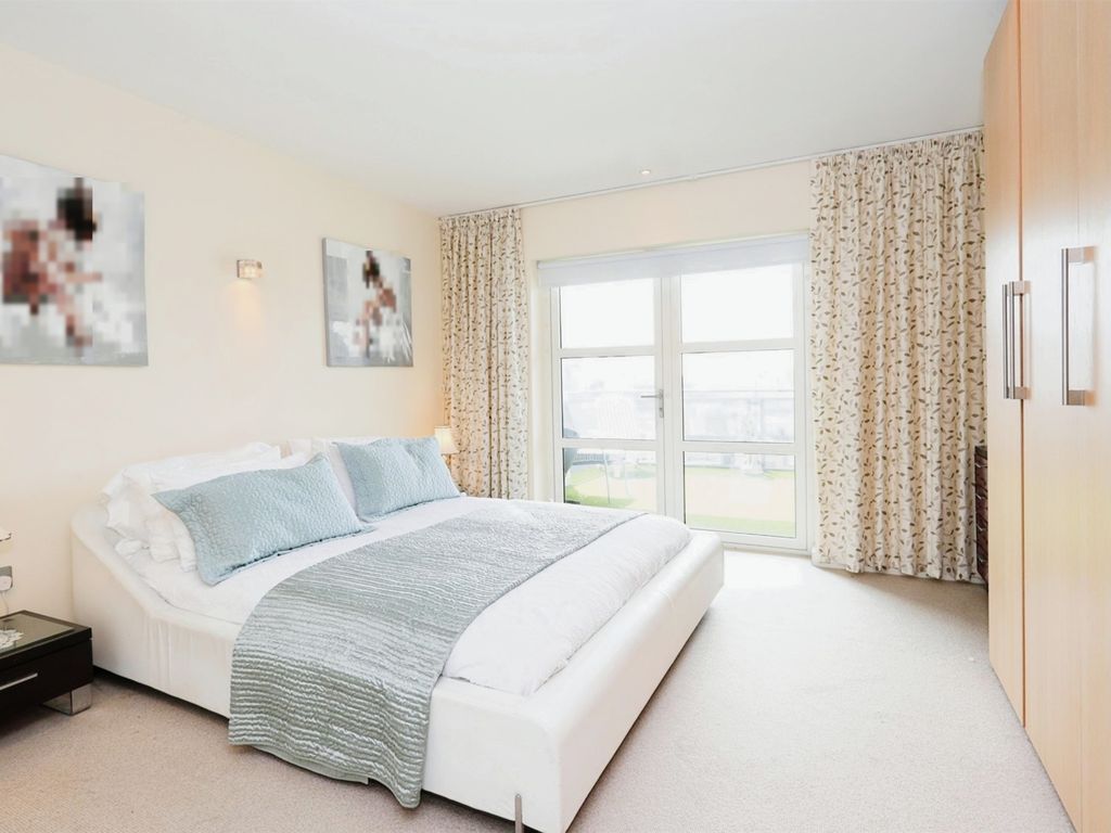 2 bed penthouse for sale in Greyfriars Road, Cardiff CF10, £550,000