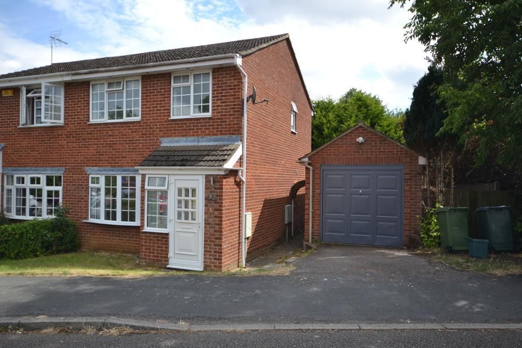 3 bed semi-detached house to rent in Hare Close, Buckingham, Buckinghamshire MK18, £1,395 pcm