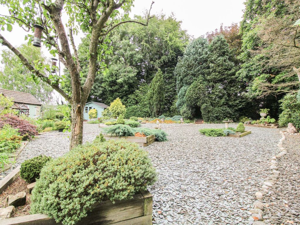 3 bed detached bungalow for sale in Main Road, Hatcliffe DN37, £435,000