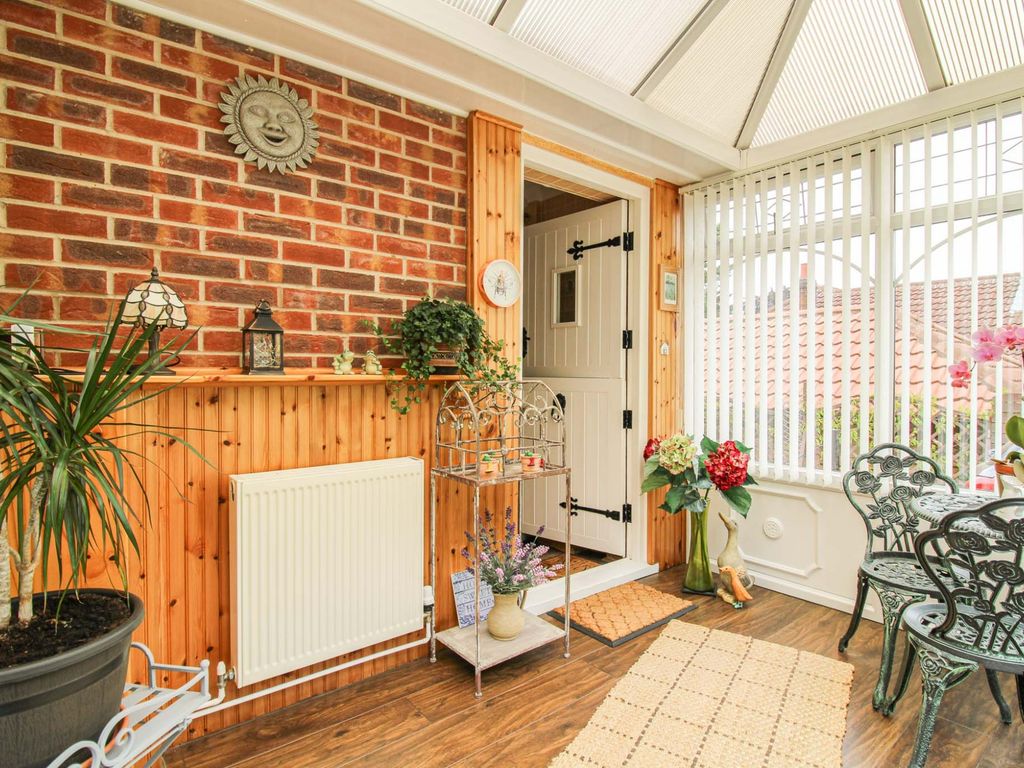 3 bed detached bungalow for sale in Main Road, Hatcliffe DN37, £435,000