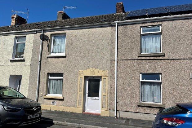 2 bed property to rent in Catherine Street, Llanelli SA15, £650 pcm
