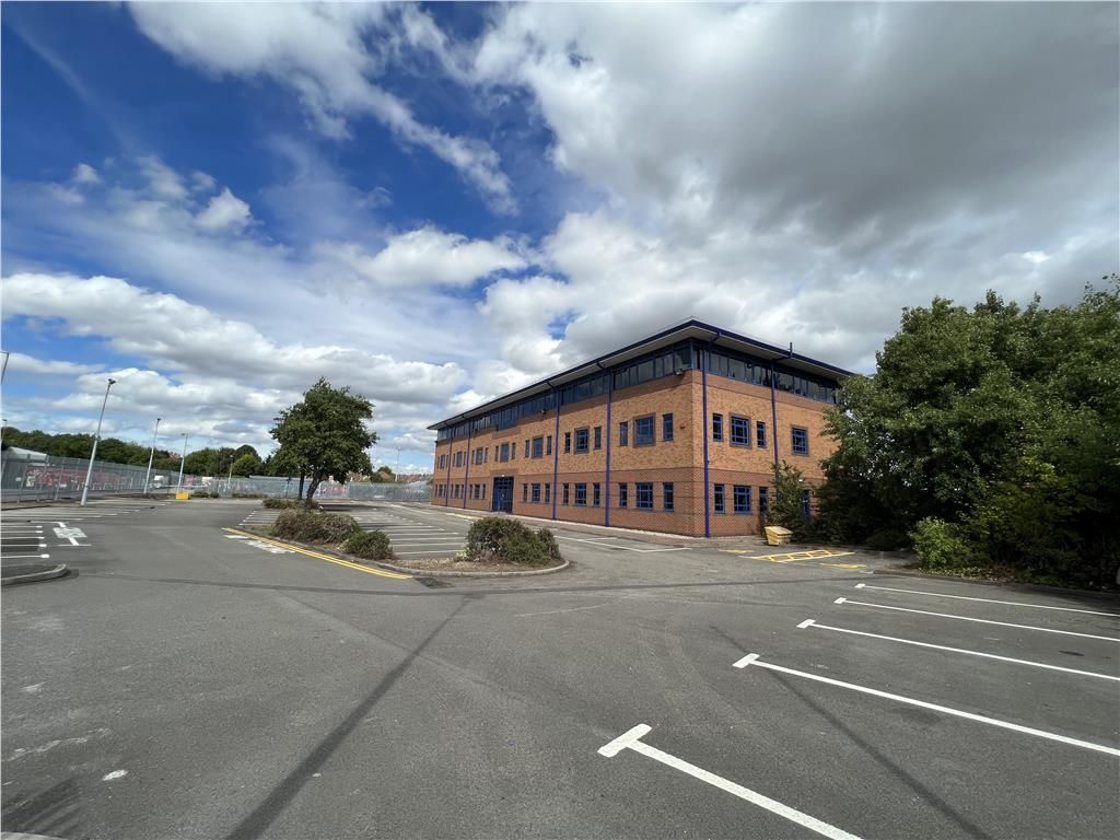 Office to let in Middle Bank House, Middle Bank, Doncaster DN4, Non quoting