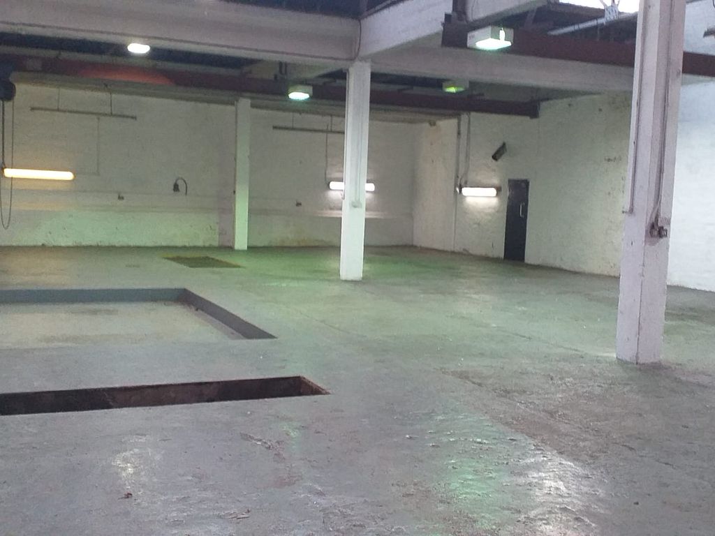 Warehouse to let in Plant Street, Stourbridge, West Midlands DY8, £25,220 pa