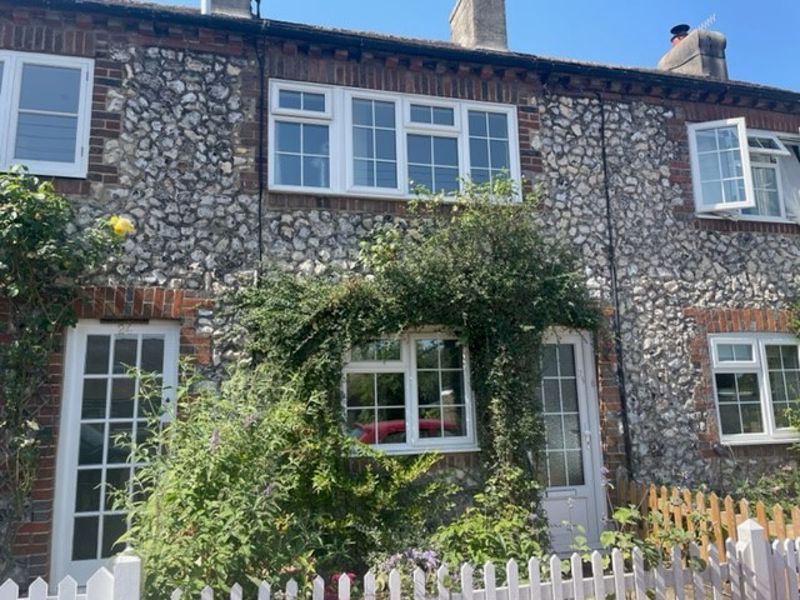 2 bed terraced house to rent in Charlton Street, Steyning BN44, £1,250 pcm