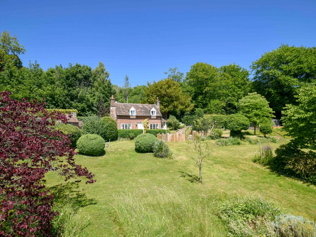 2 bed detached house for sale in Pilgrims Way, Westwell TN25, £645,000