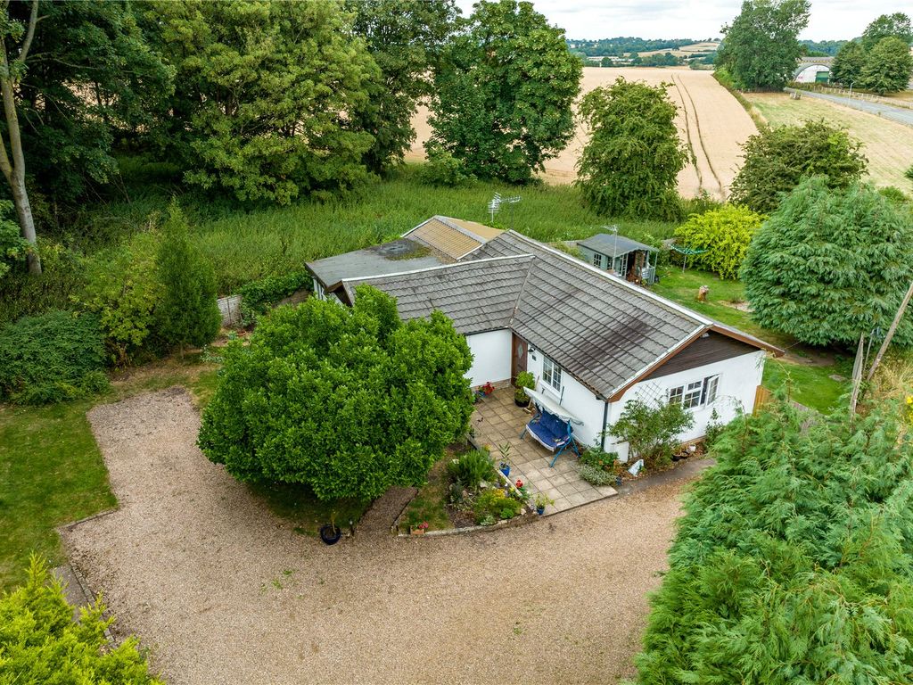 3 bed bungalow for sale in Hewell Lane, Tardebigge, Bromsgrove B60, £395,000