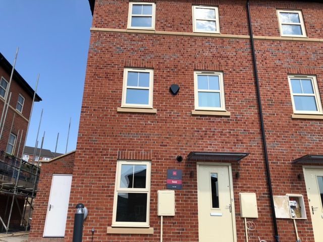 2 bed terraced house to rent in Barden Lane, Leeds LS14, £950 pcm