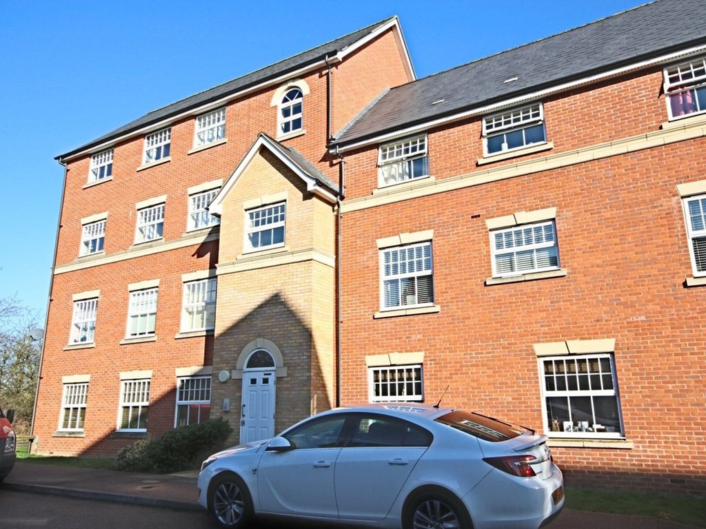 2 bed flat to rent in Malyon Close, Braintree CM7, £1,000 pcm