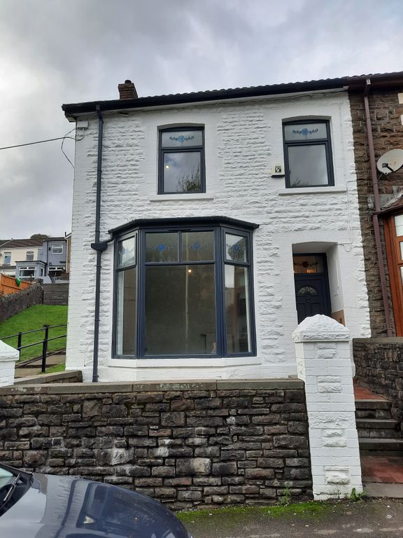3 bed end terrace house to rent in Ferndale Road, Pontygwaith CF43, £700 pcm
