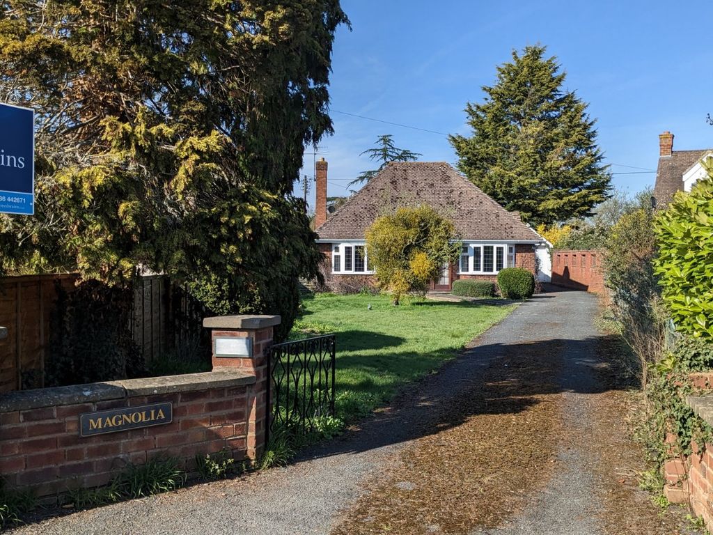 3 bed bungalow for sale in Station Road, Harvington, Evesham, Worcestershire WR11, £450,000