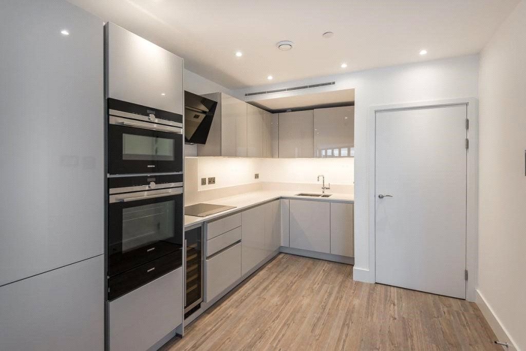 1 bed flat for sale in Wiverton Tower, 4 New Drum Street, Aldgate E1, £605,000