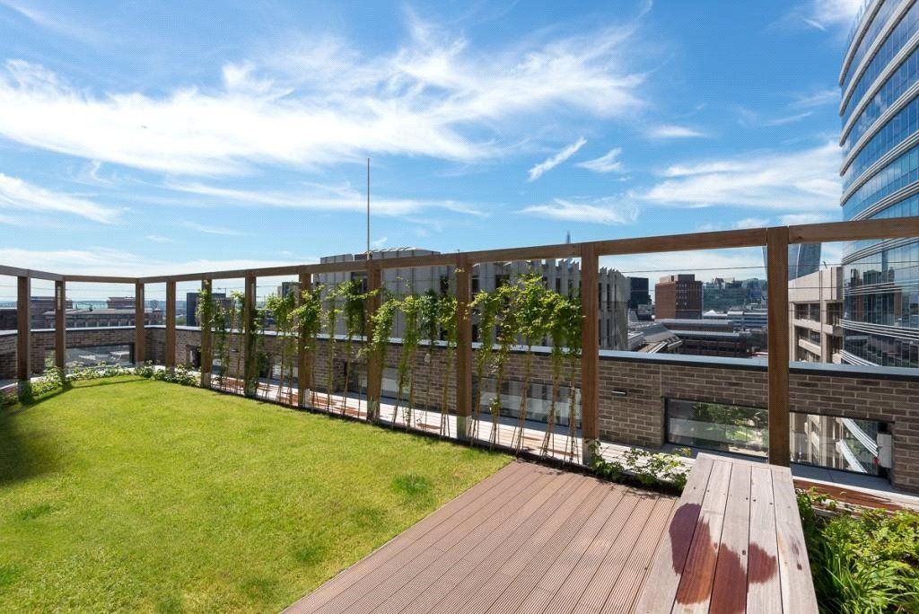 1 bed flat for sale in Wiverton Tower, 4 New Drum Street, Aldgate E1, £605,000