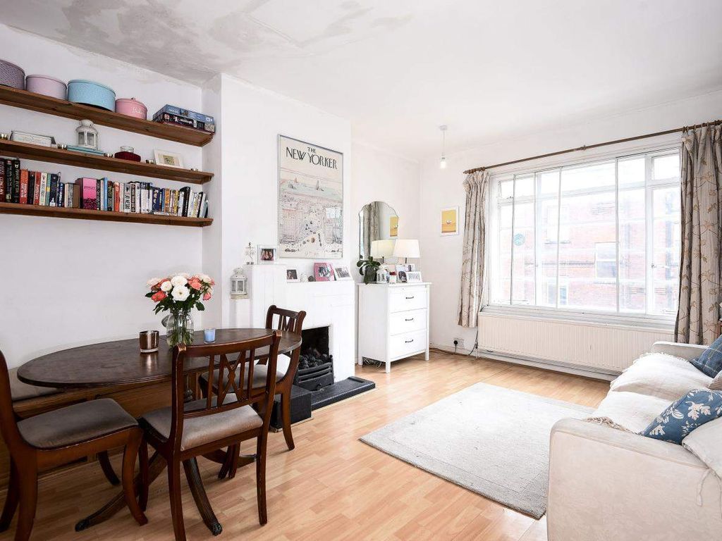 2 bed flat for sale in Effie Road, London SW6, £520,000
