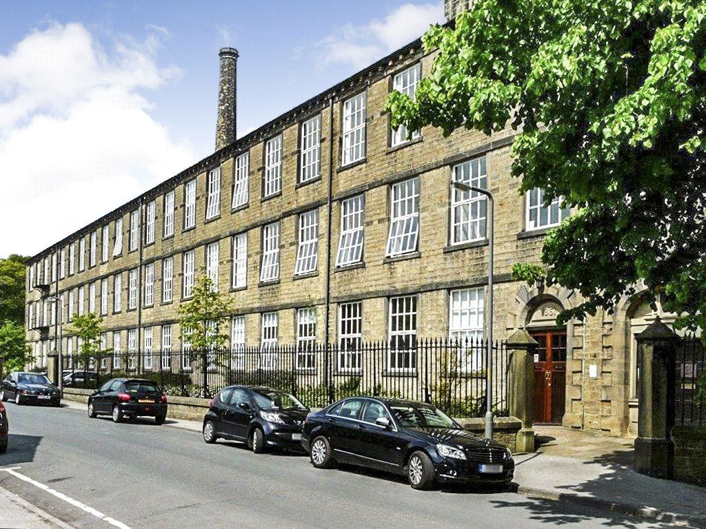 2 bed flat for sale in West Road, Carleton, Skipton, North Yorkshire BD23, £220,000
