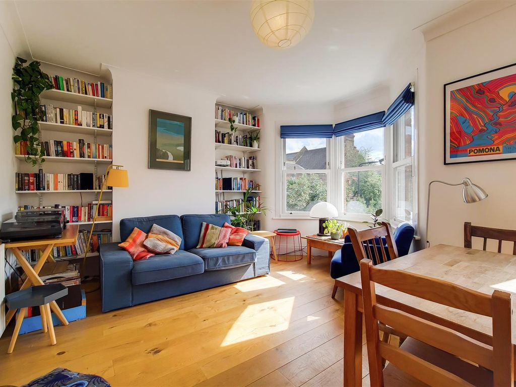 2 bed flat for sale in Hitcham Road, London E17, £399,995