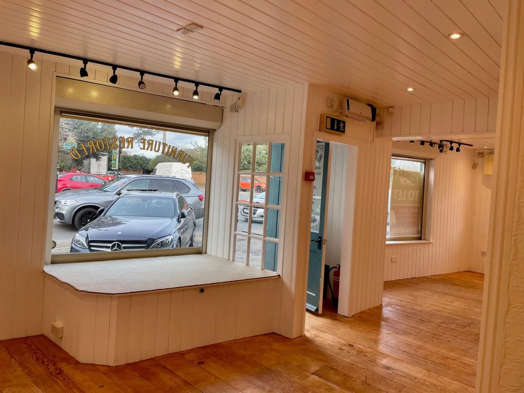 Retail premises to let in 86 London End, Beaconsfield, Buckinghamshire HP9, £25,000 pa