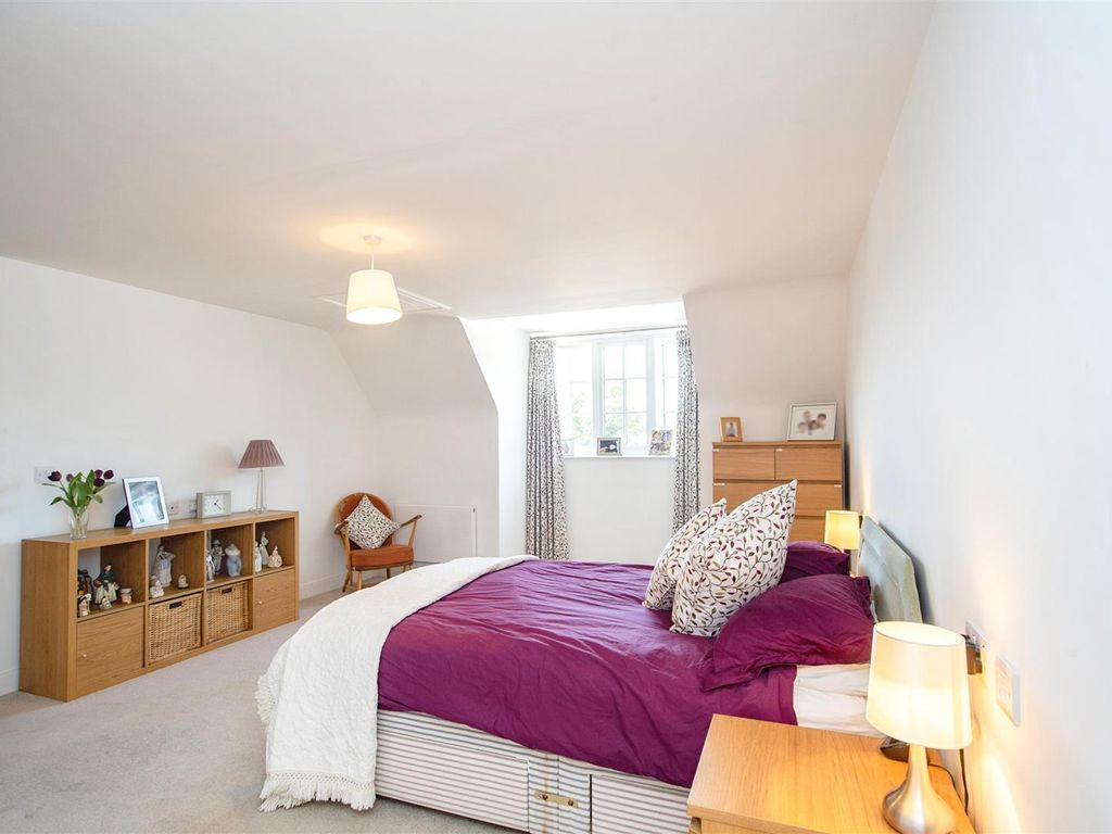 1 bed flat for sale in The Broadway, Amersham HP7, £550,000