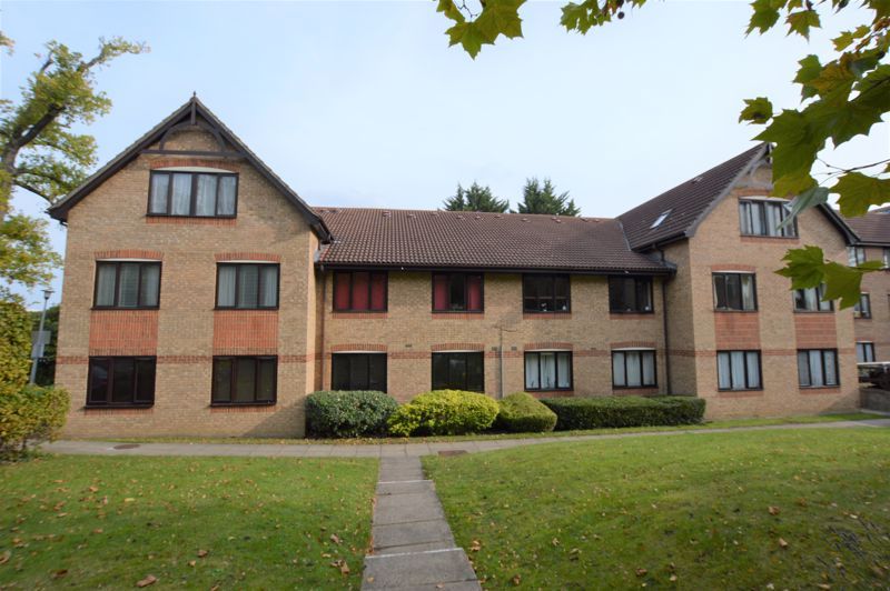 1 bed flat for sale in Durham Avenue, Bromley BR2, £250,000