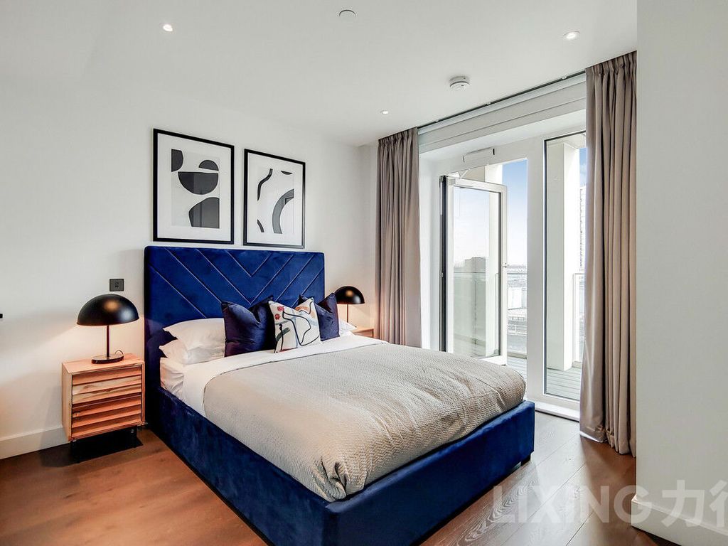 2 bed flat for sale in Fountain Park Way, White City W12, £1,195,000