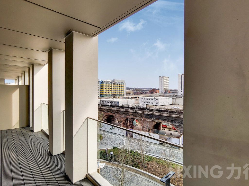 2 bed flat for sale in Fountain Park Way, White City W12, £1,195,000