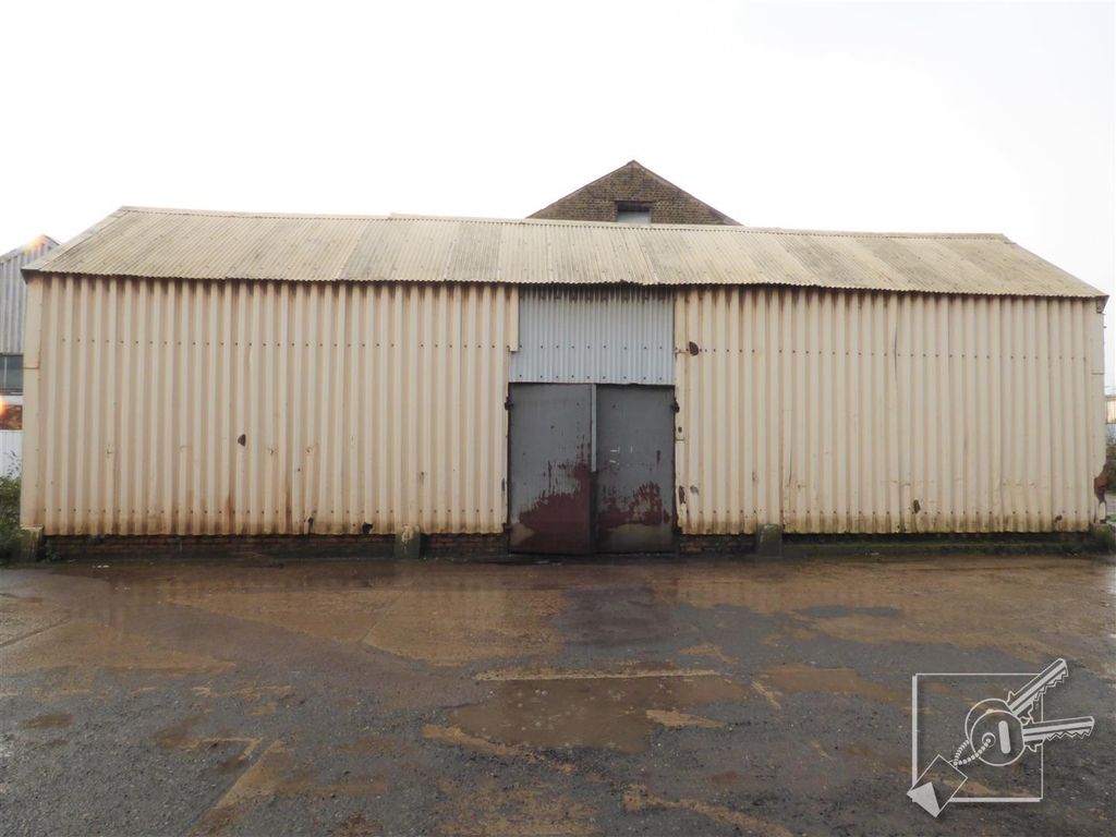 Warehouse to let in Canal Road, Higham, Rochester ME3, £18,000 pa