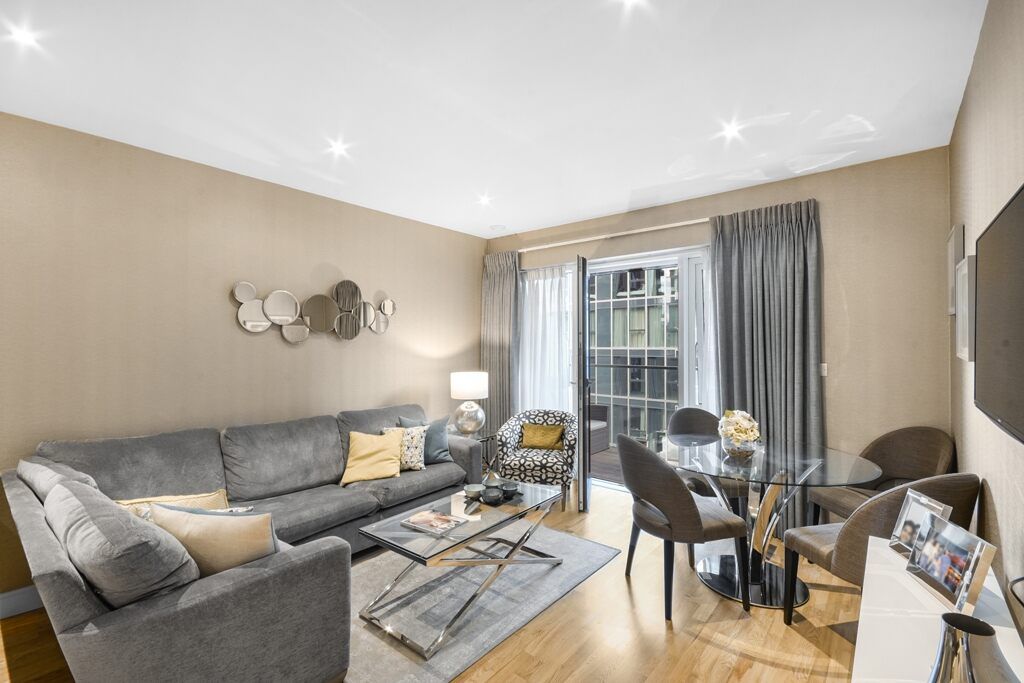 2 bed flat for sale in Juniper Drive, London SW18, £649,995