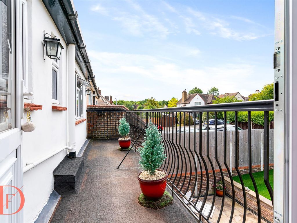 5 bed semi-detached house for sale in Rous Road, Buckhurst Hill IG9, £820,000