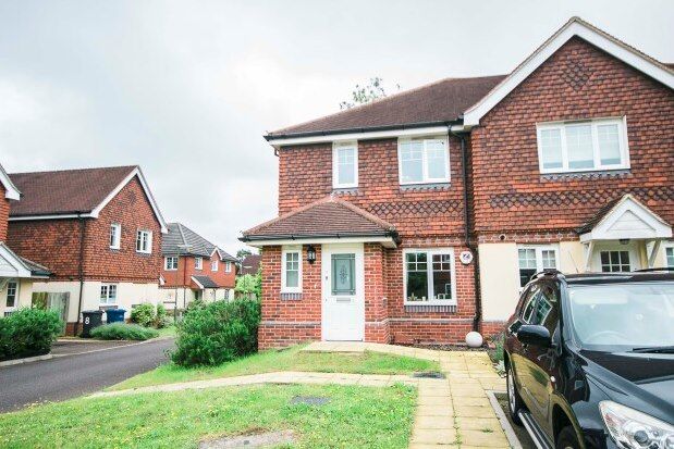 3 bed property to rent in The Croft, Godalming GU8, £1,650 pcm