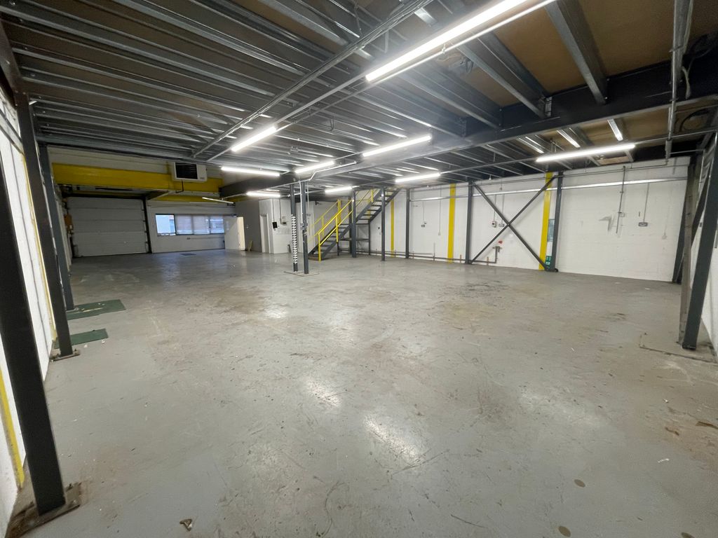 Warehouse to let in Unit 8 Brickfields Industrial Park, Kiln Lane, Bracknell RG12, £42,644 pa