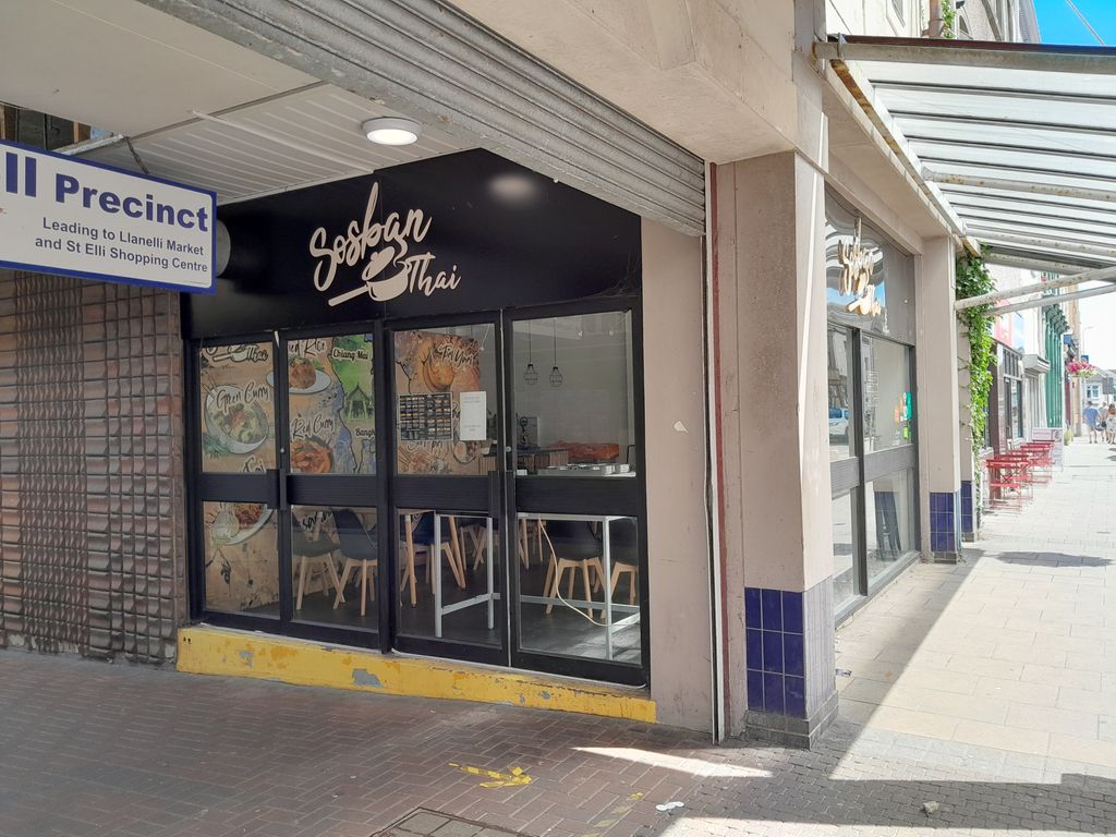 Restaurant/cafe to let in 2 Cowell Precinct, Llanelli SA15, £8,000 pa