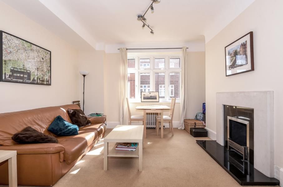 2 bed flat for sale in Hall Road, London NW8, £1,000,000